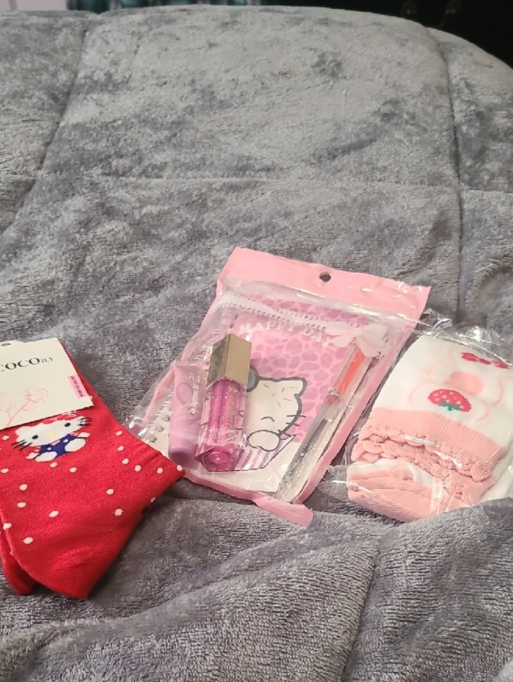 Hello Kitty Bundle - Picture 3 of 3